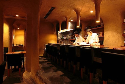 上下西東の店内